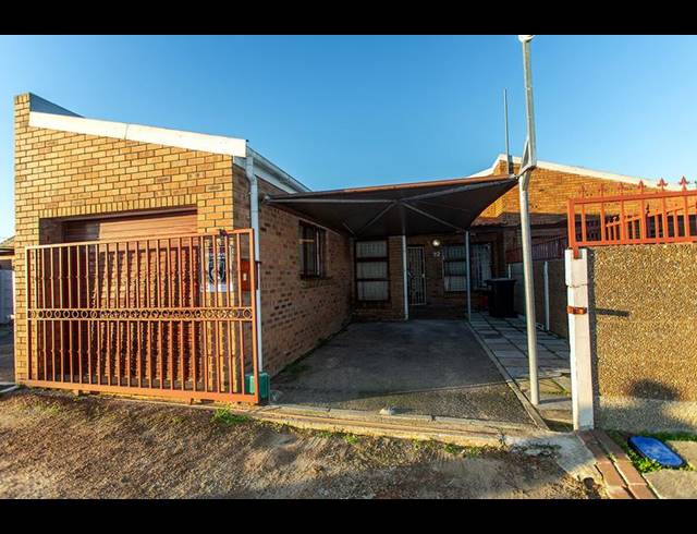 3 BEDROOM TOWNHOUSE FOR SALE IN PEERLESS PARK WEST
